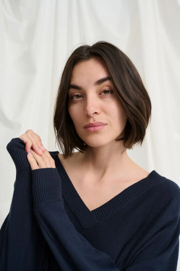 BLACK V NECK CASUAL SWEATER