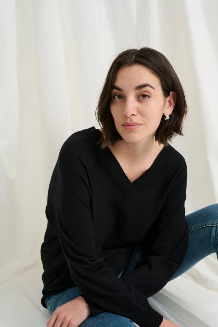 BLACK V NECK CASUAL SWEATER