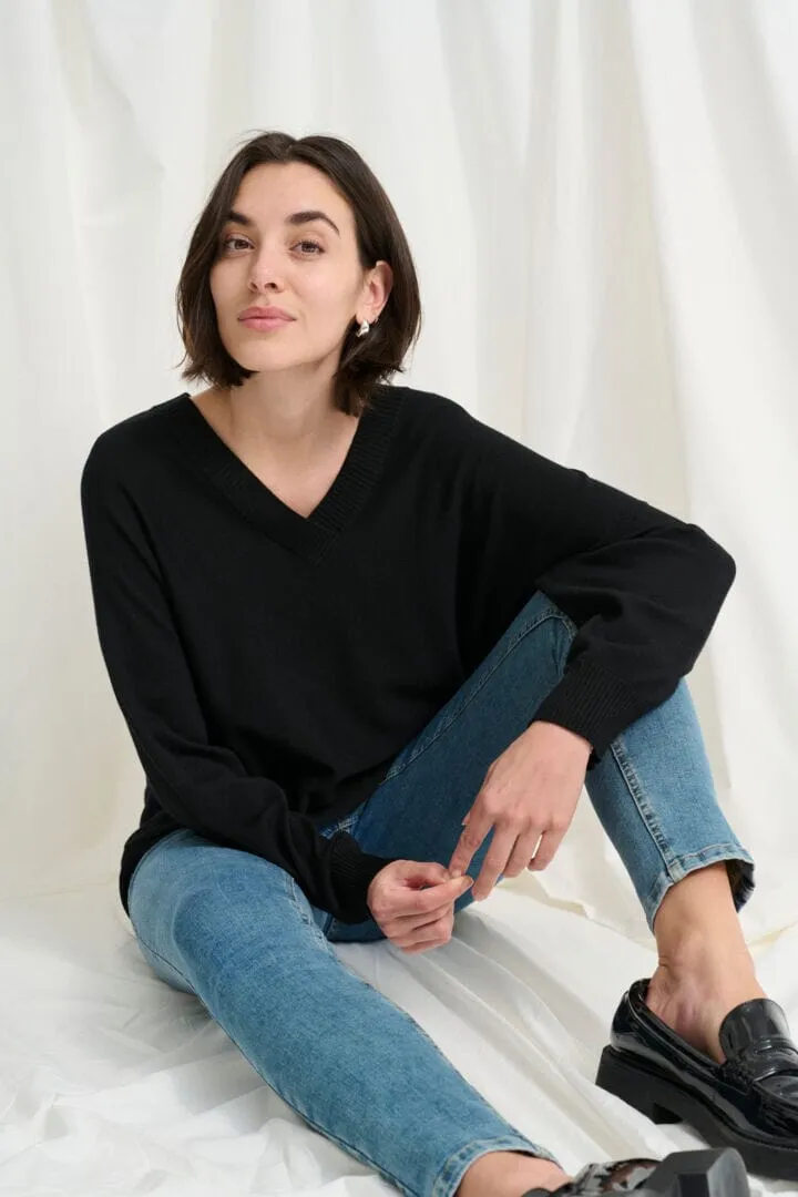 BLACK V NECK CASUAL SWEATER