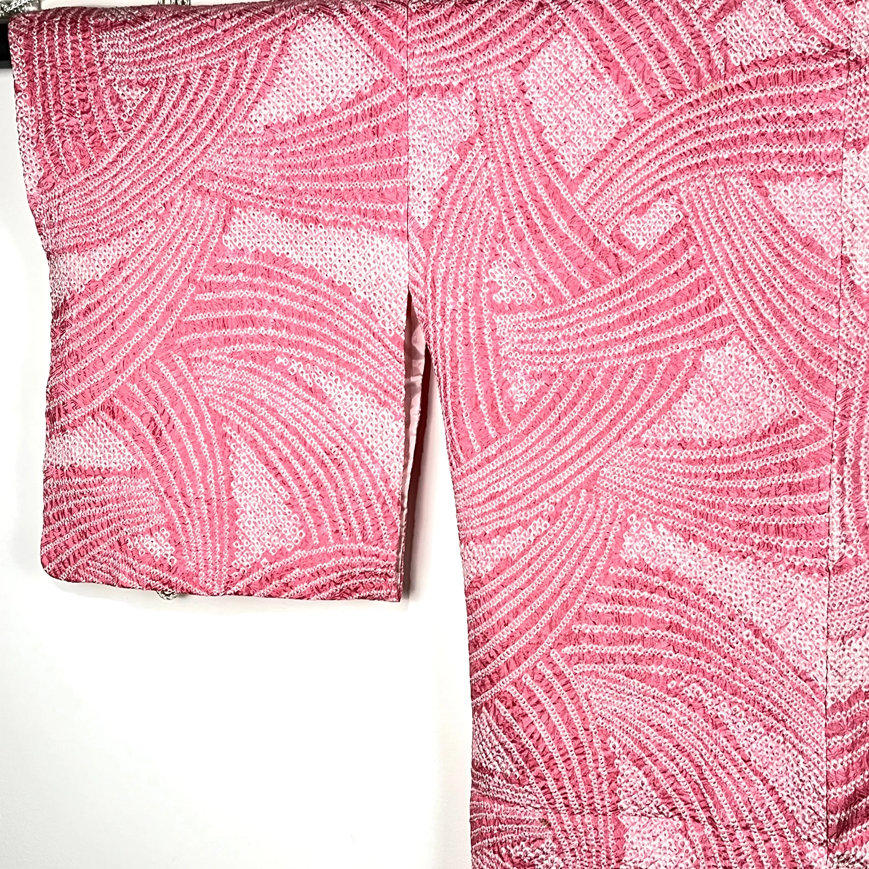 Vintage Japanese Silk Haori Coat in Shibori Tie-dye Pink Weave pattern 28"L