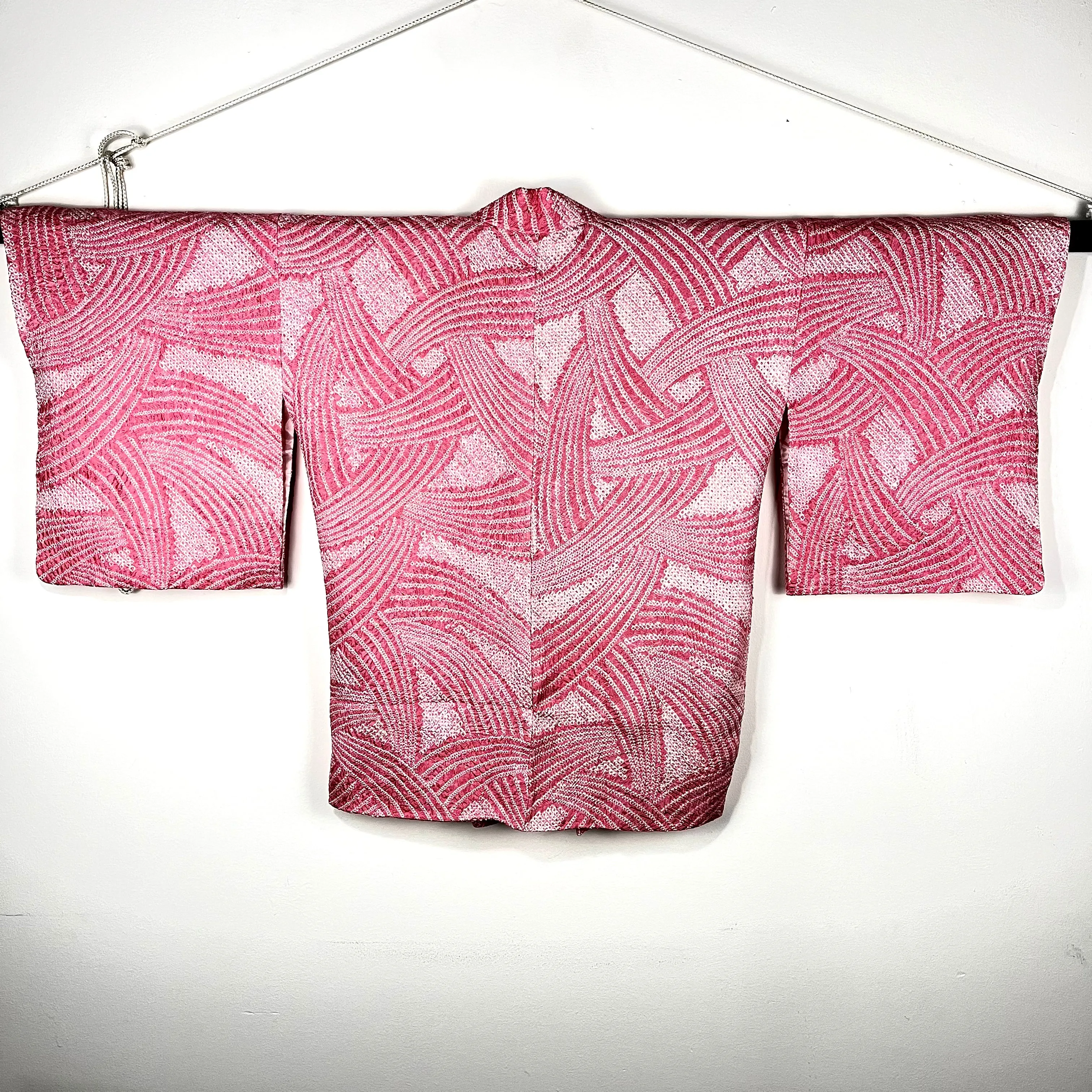 Vintage Japanese Silk Haori Coat in Shibori Tie-dye Pink Weave pattern 28"L